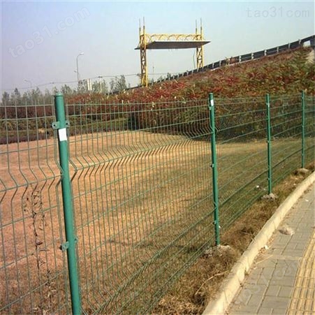 山西太原双边丝护栏网 高速公路绿色浸塑护栏网厂家