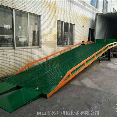 肇庆液压式登车桥 5吨叉车装卸货平台厂家生产鑫升力机械